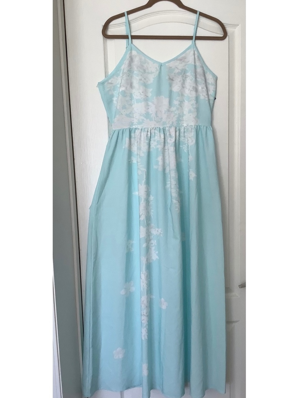 MWT Hekka Light Blue Floral Maxi Dress with Adjustable Straps size Medium